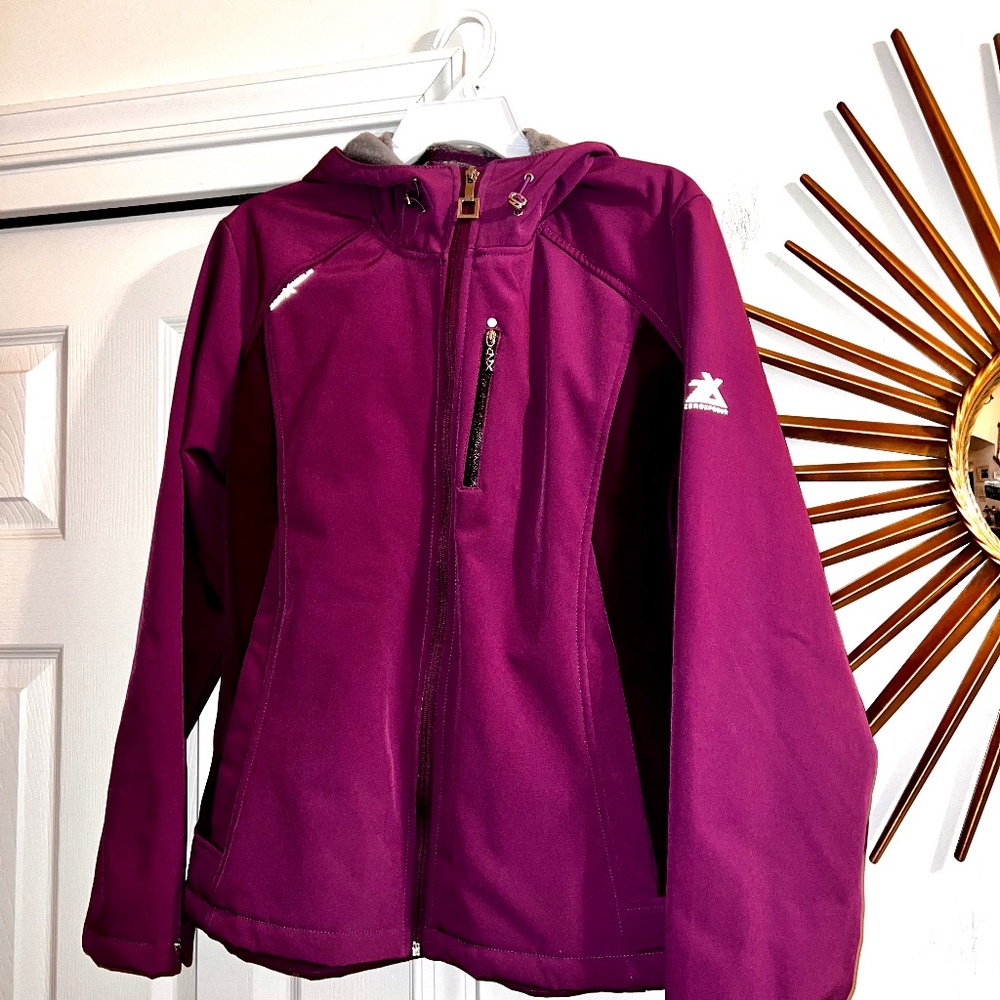 ZeroXposur purple women’s light jacket /shell. Size XL.